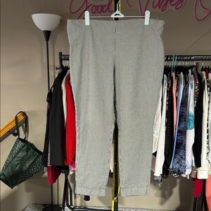 J. Jill Black and White Cropped Ankle Pants Relaxed Fit